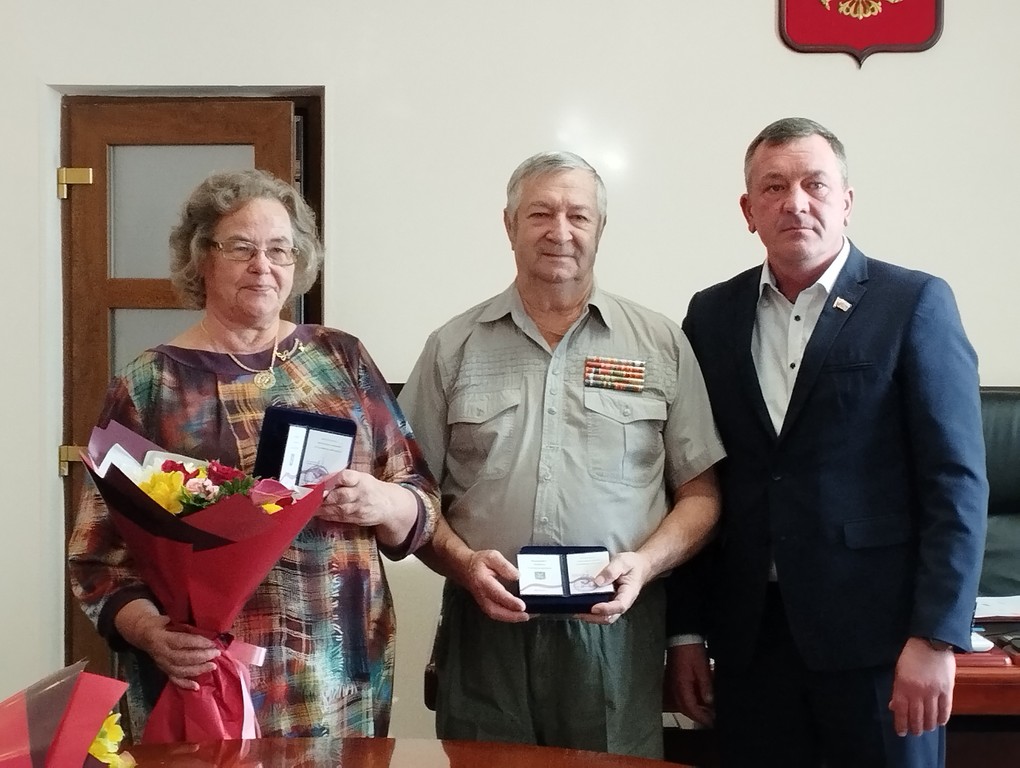 Торжественное вручение почетного знака "Семейная доблесть"