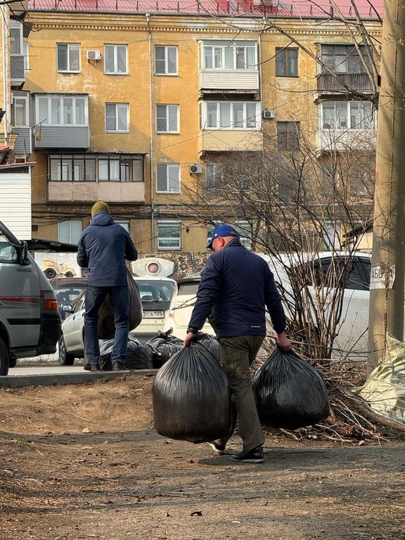 Депутаты и аппарат городской Думы приняли участие во всероссийском субботнике