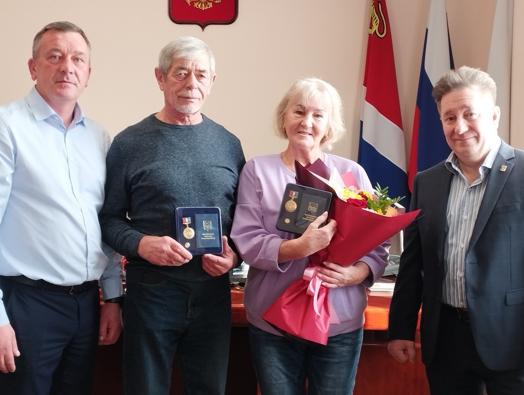 Торжественное вручение почетного знака "Семейная доблесть"