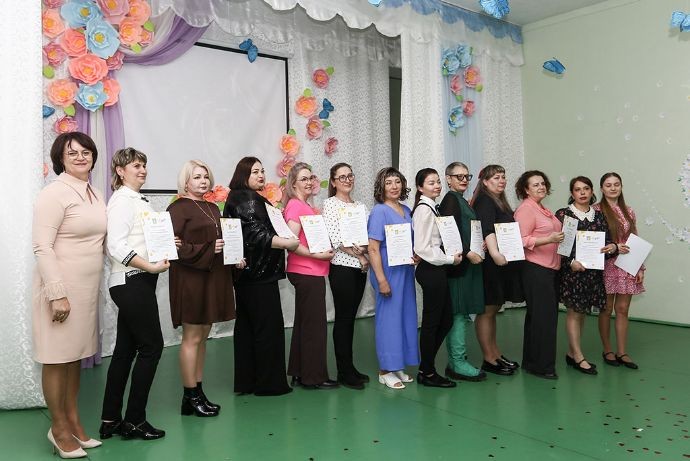 Педагоги  специальной  школы  принимают поздравление