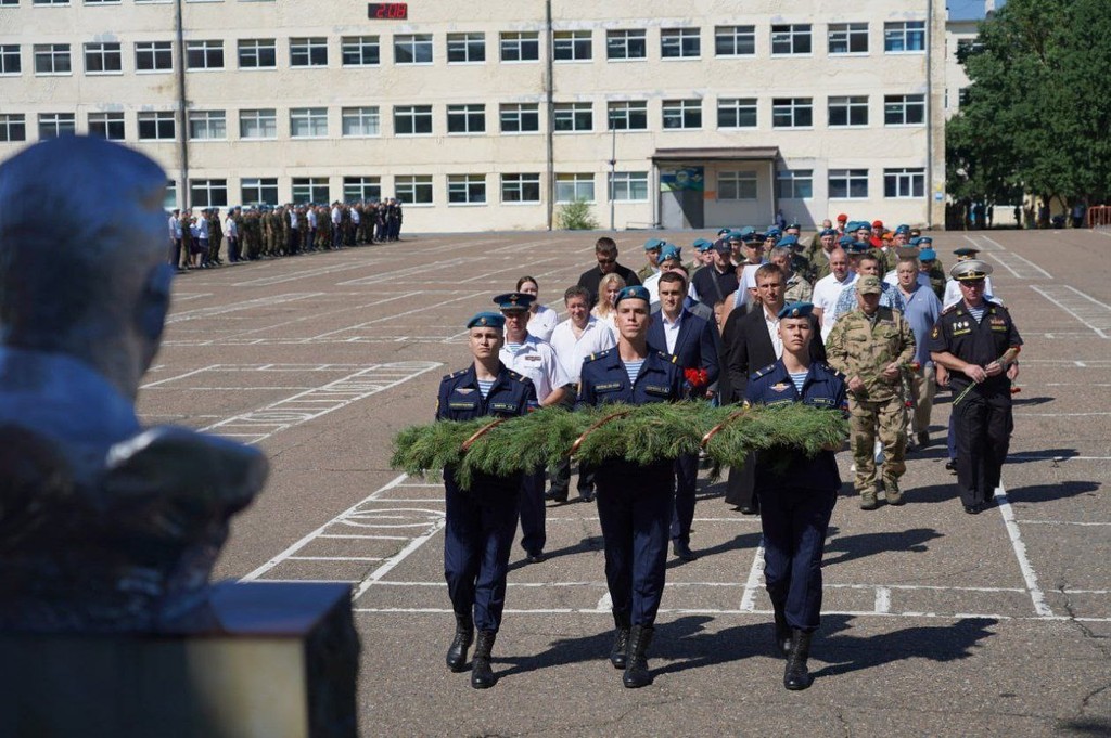 Торжество в честь юбилея крылатой пехоты